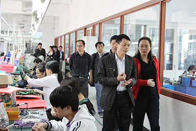福建省委統戰部副部長、省工商聯黨組書記王玲視察虹潤公司